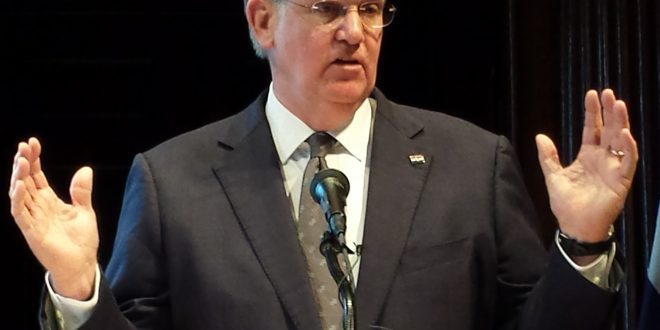 Jay Nixon pushes for a third – party presidential option